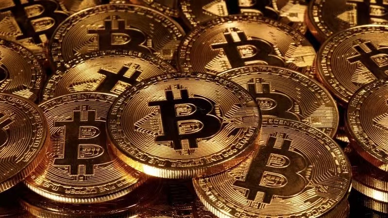 比特币暴跌至91,500美元！分析师：交易所BTC储备新低预示上涨，9万成关键支撑
