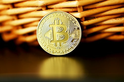 比特币跌破10万美元，全网爆仓6.9亿美元，后市谨慎看跌