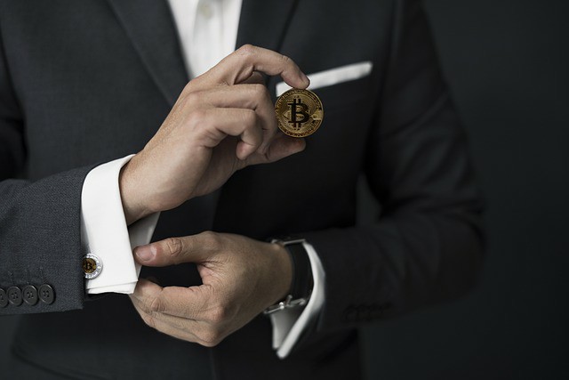 比特币剧烈震荡后走势待观察：政府抛售黑天鹅事件与特朗普加密政策利好并存